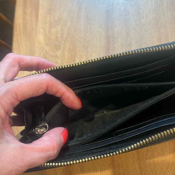 Like new Michael kors zip around wallet - Picture 6 of 9